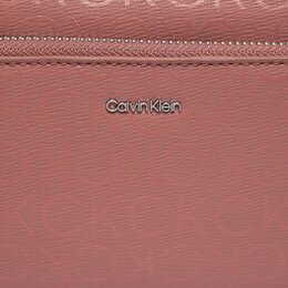 Calvin Klein: Розовая сумка