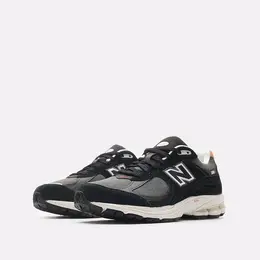 New Balance: Чёрные кроссовки  2002R