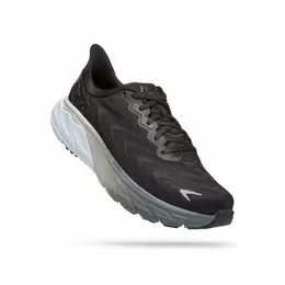 HOKA: Чёрные кроссовки 