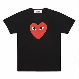 COMME DES GARCONS PLAY: Чёрная футболка 