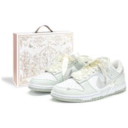 Nike: Белые кроссовки  Dunk Low