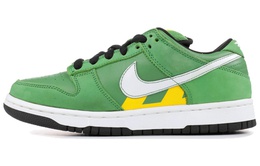 Nike: Зелёные кроссовки  SB Dunk Low