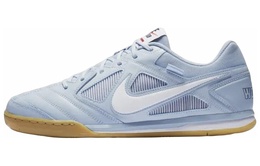 Nike: Кроссовки 