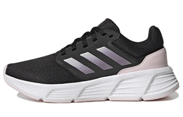 Adidas: Кроссовки 
