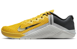 Nike: Серые кроссовки 