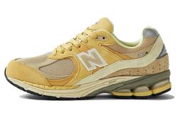 New Balance: Кроссовки  2002R