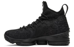 Nike: Кроссовки  Lebron 15