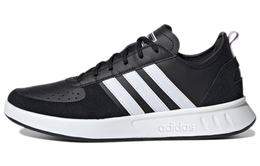 Adidas: Кроссовки 