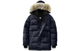 Canada Goose: Тёмный пуховик