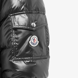 Moncler: Чёрный пуховик 