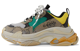 Balenciaga: Бежевые кроссовки  Triple S