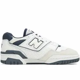 New Balance: Белые кроссовки  550