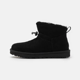 UGG: Чёрные ботинки Classic Mini