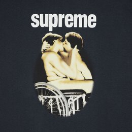 Supreme: Тёмная футболка 