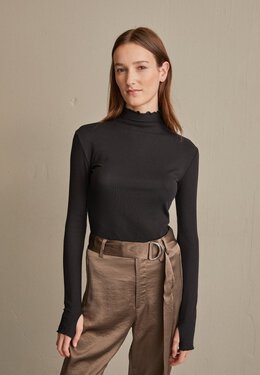 Filippa K: Чёрный топ 