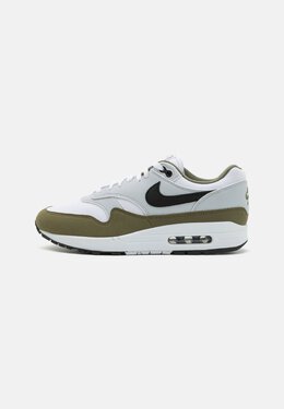 Nike: Белые кроссовки Air Max 1