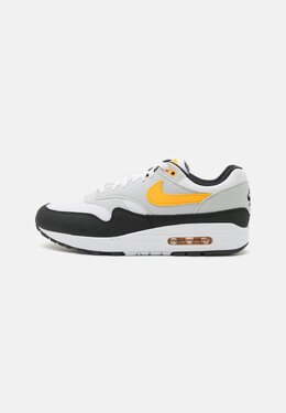 Nike: Белые кроссовки Air Max 1