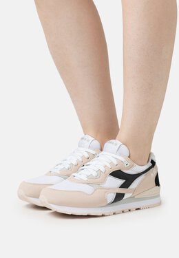 Diadora: Розовые кроссовки