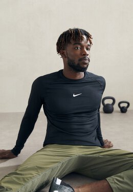 Nike: Чёрная футболка 