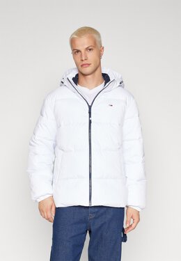 Tommy Jeans: Зимний пуховик  Essential