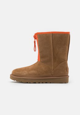 UGG: Ботинки  Classic Short