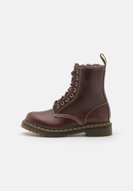 Dr. Martens: Тёмные ботинки  1460