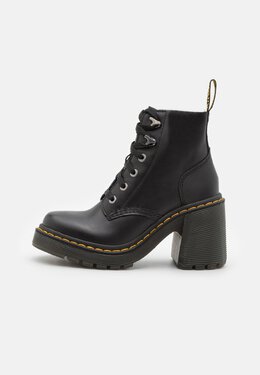 Dr. Martens: Чёрные ботинки 