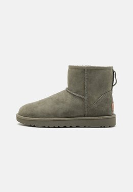 UGG: Зелёные ботинки Classic Mini