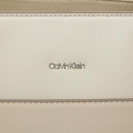 Calvin Klein: Бежевая сумка