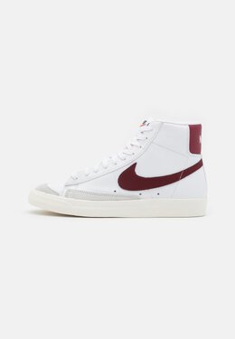 Nike: Белые кроссовки Blazer 77