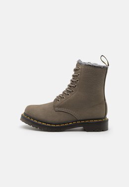 Dr. Martens: Серые ботинки  1460