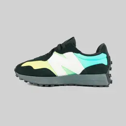 New Balance: Зелёные кроссовки 