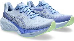 Asics: Светлые кроссовки  Novablast