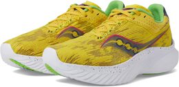 Saucony: Жёлтые кроссовки  Kinvara