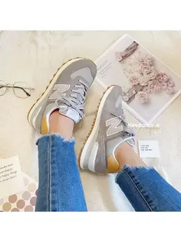 New Balance: Серые кроссовки