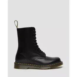 Dr. Martens: Чёрные ботинки 