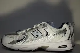 New Balance: Белые кроссовки 530