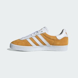 Adidas: Оранжевые кеды  Gazelle