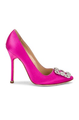 Manolo Blahnik: Фиолетовые туфли  Hangisi