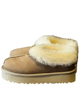 UGG: Бежевые угги