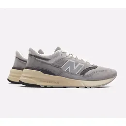 New Balance: Серые кроссовки 