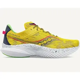 Saucony: Жёлтые кроссовки  Kinvara