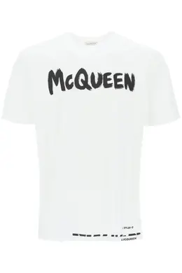 Alexander mcqueen: Белая футболка  McQueen Graffiti