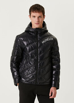 Moncler: Чёрное пальто 