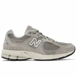 New Balance: Серые кроссовки  2002R