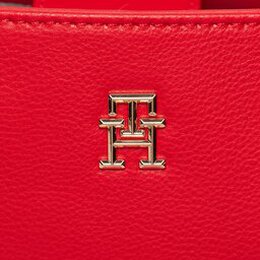 Tommy Hilfiger: Красная сумка Essential