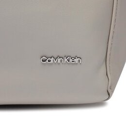 Calvin Klein: Бежевая сумка