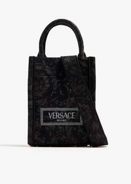 Versace: Чёрная сумка  Barocco