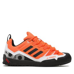 Adidas: Оранжевые кроссовки  Terrex Swift