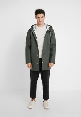 Stutterheim: Зелёный пуховик